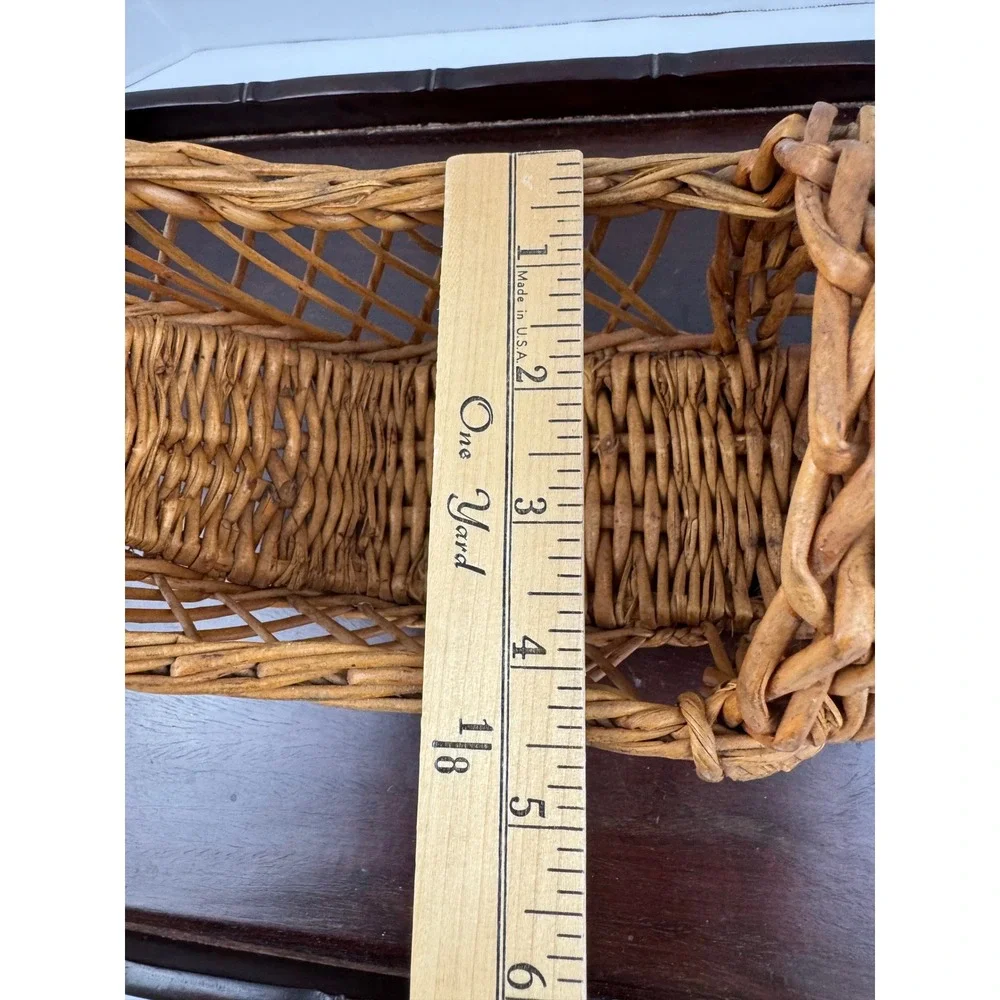 Vintage Woven Wicker Wine Bottle Cradle Rattan Pourer Basket Rustic Home Decor